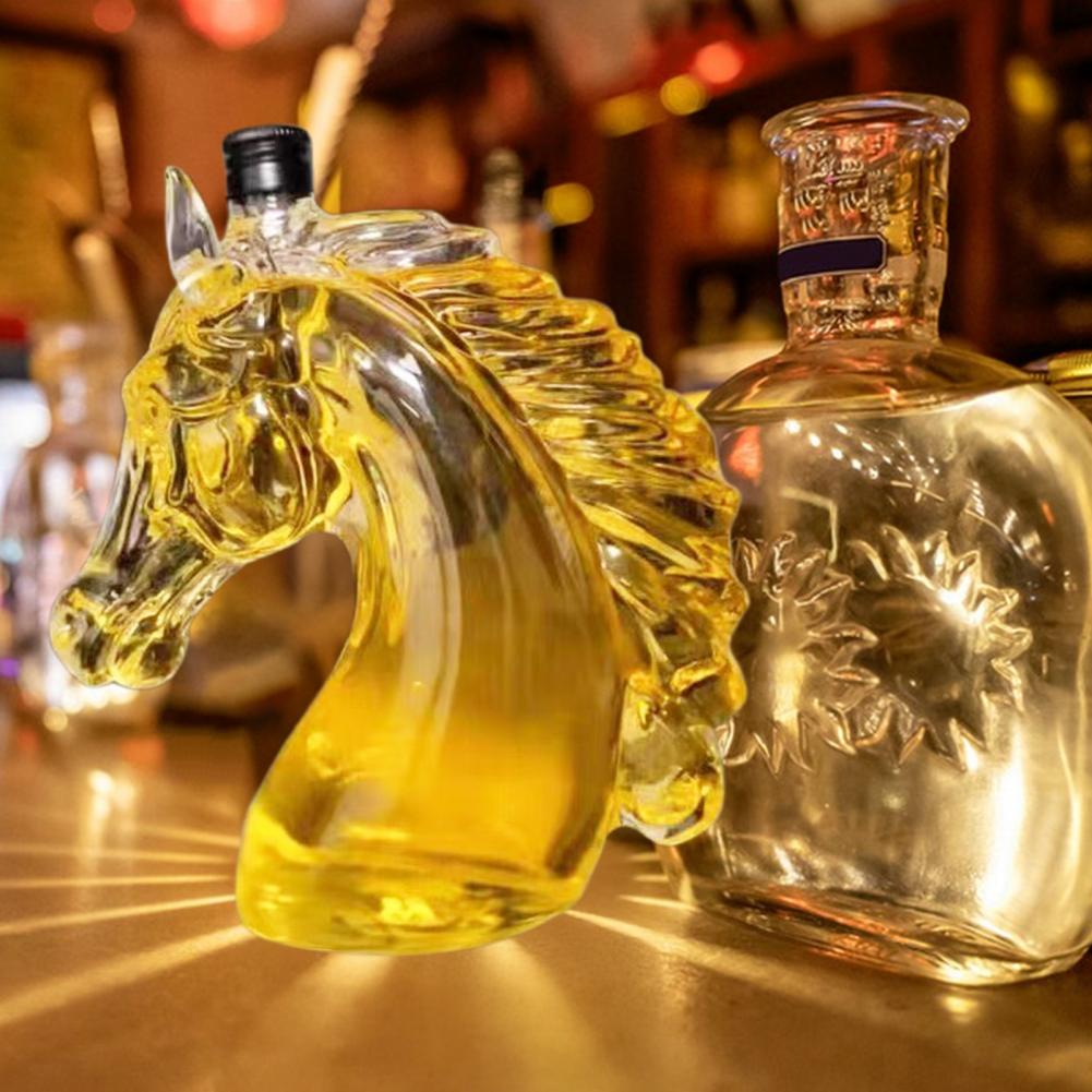 Glass Decanter Whiskey - ウイスキーボトル彫刻馬の頭の形のガラスデカンタウイスキーバーボンブランデーユニークな酒ボトルギフトウイスキー愛好家へ