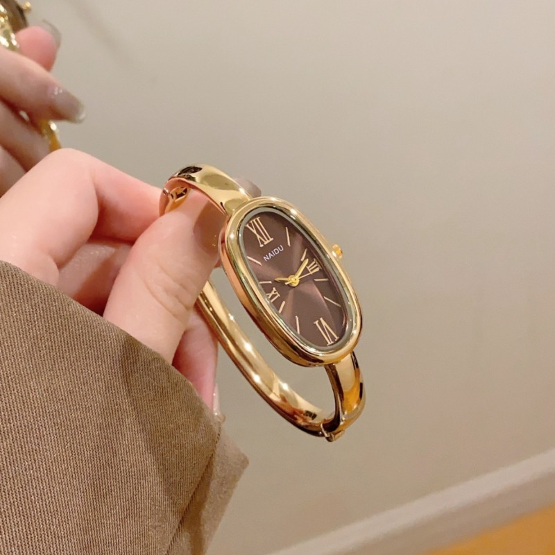 トップブランドの女性オーバルローマダイヤルクォーツ時計シンプ - Luxury Lifestyle Brand のレビューと価格