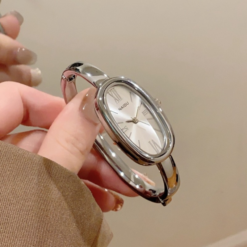 トップブランドの女性オーバルローマダイヤルクォーツ時計シンプ - Luxury Lifestyle Brand のレビューと価格