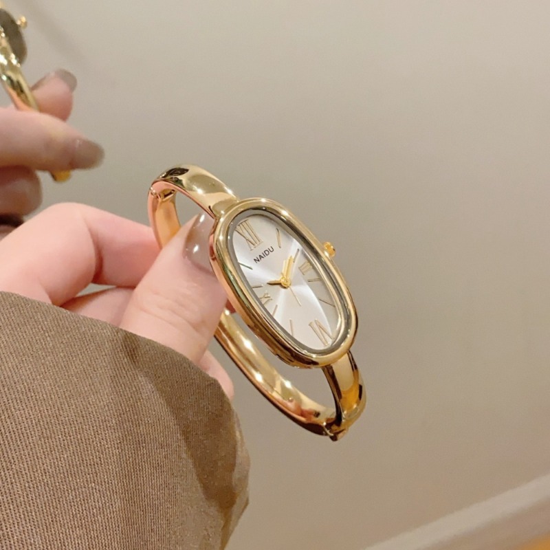 トップブランドの女性オーバルローマダイヤルクォーツ時計シンプ - Luxury Lifestyle Brand のレビューと価格